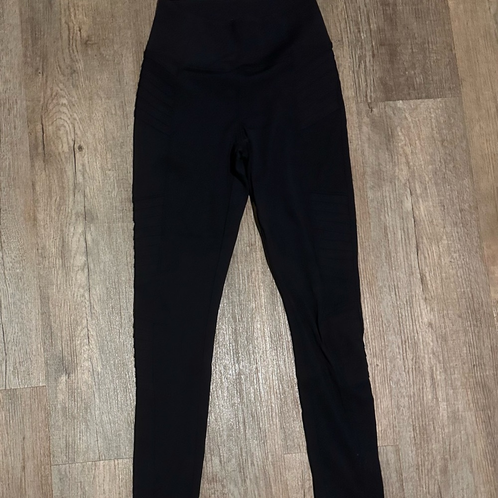 Athleta Womens Small
High Rise Delancey Moto
Leggings Black